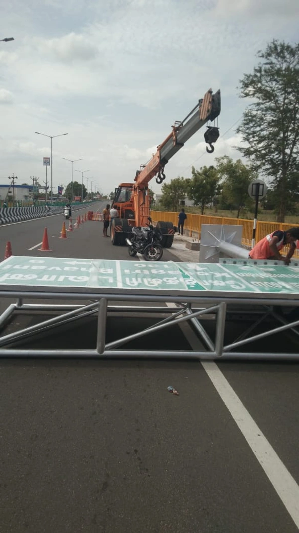 CANTILEVER SIGN BOARDS 