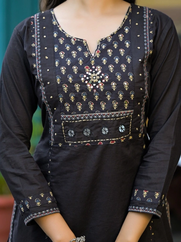 Black 3-Piece Dress Cotton D.No.-679 - 38, Black
