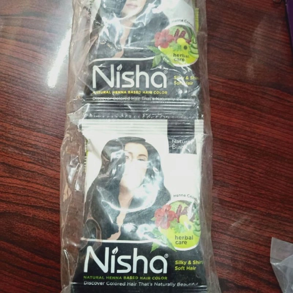15  Nisha Henna