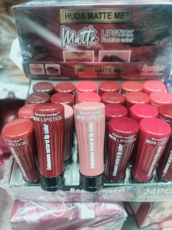 Huda Beauty Matte Lipstick 