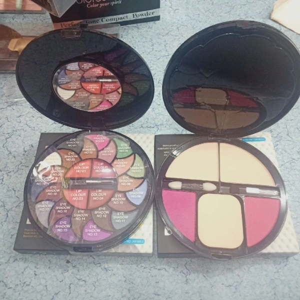 8188 A..D S Make Up Kit