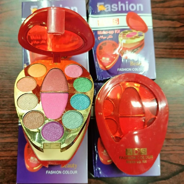 A 8047 A D S Make Up Kit