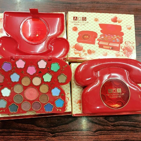 A 8129 A D S Make Up Kit