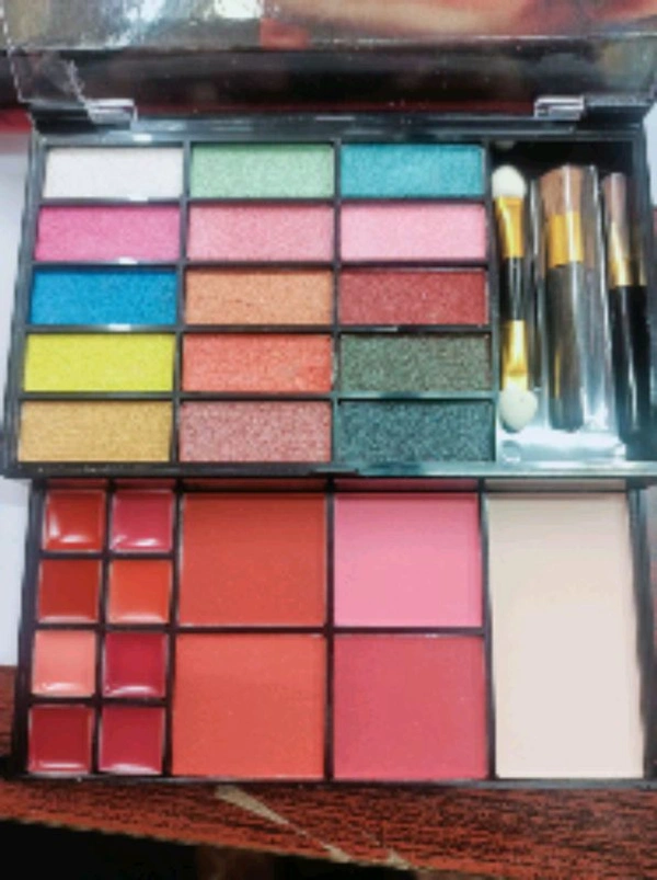 A D S Eye Shadows