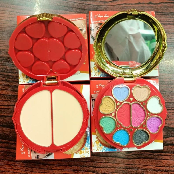A8668 A D S Make Up Kit