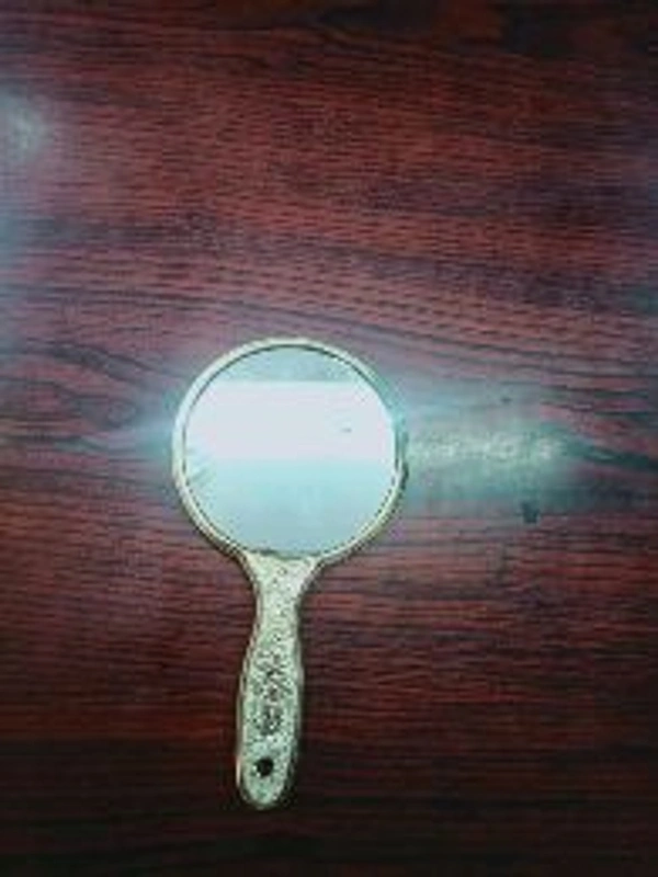Handle Mirror