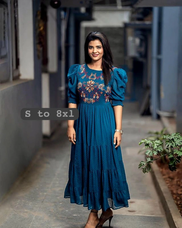 Butti Gown - M