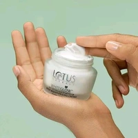 Whiteglow Skin Whitening & Brightening Deep Moisturising Cream SPF 20 | PA+++ 60gm