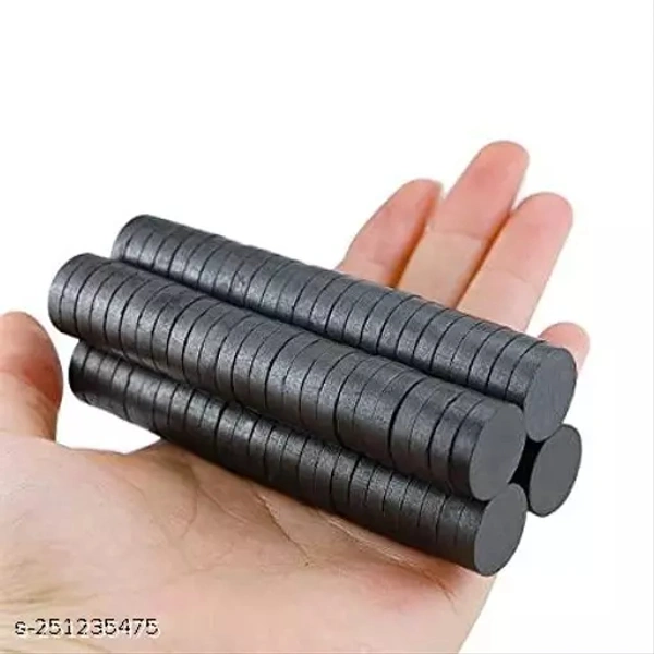 AmigozZ Strong Ferrite Magnets in Disc Shape for Photo Gallery, Arts & Crafts, Refrigerator Magnet, Hobby, School Projects & Office (18x3mm - 25 Pieces)Colour : Black