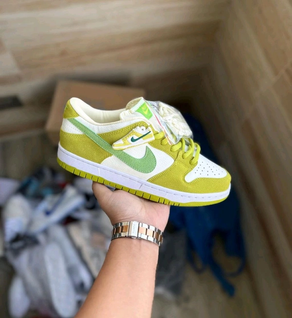 NIKE SB DUNK GREEN APPLE