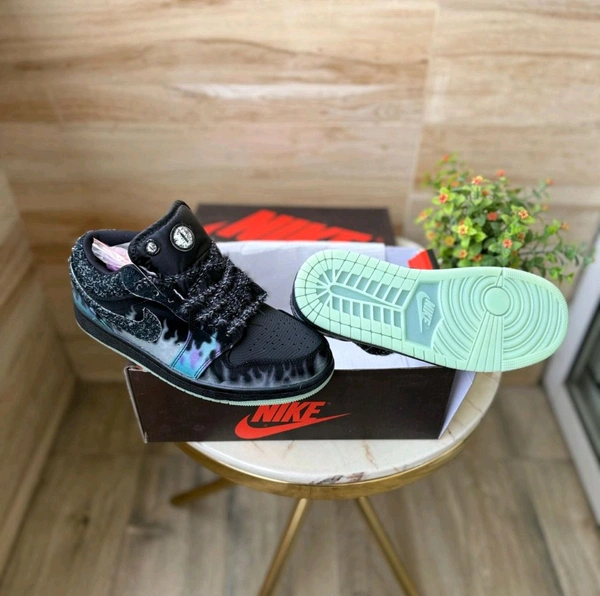AIR JORDANS 1 LOW HALLOWEEN BLACK CAT - 41