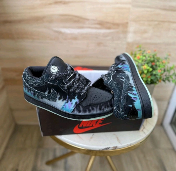 AIR JORDANS 1 LOW HALLOWEEN BLACK CAT - 41