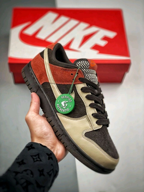 NIKE SB DUNK 2023 RED PANDA