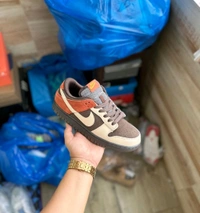 NIKE SB DUNK 2023 RED PANDA