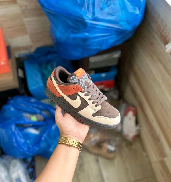 NIKE SB DUNK 2023 RED PANDA