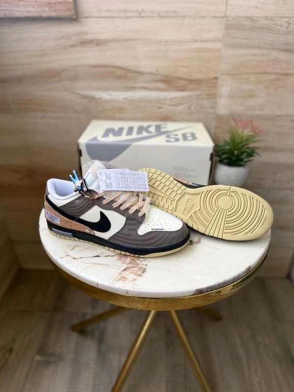 NIKE SB DUNK PANDAPRANK