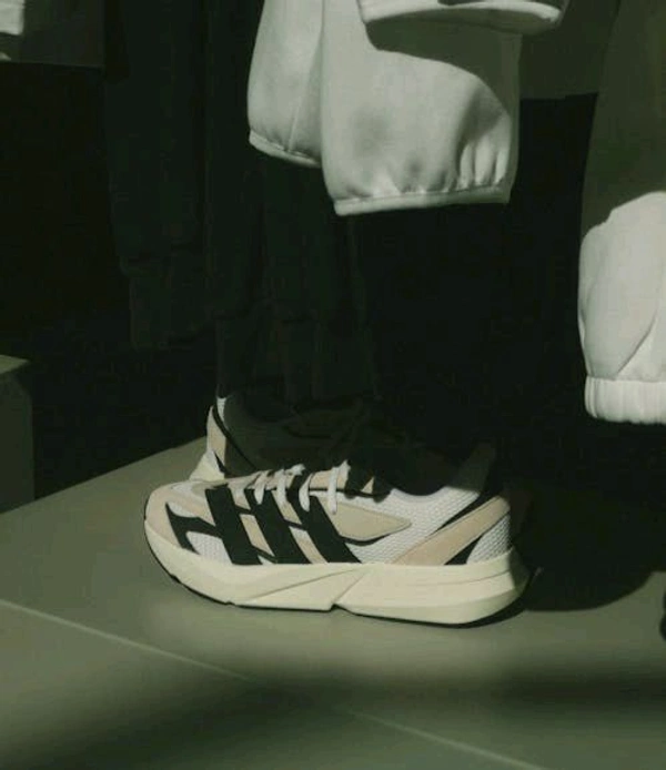 ADIDAS ORIGINALS LIGHTBLAZE - 44