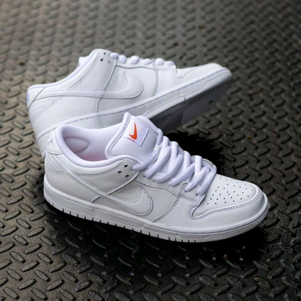 NIKE SB DUNK TRIPPLE WHITE