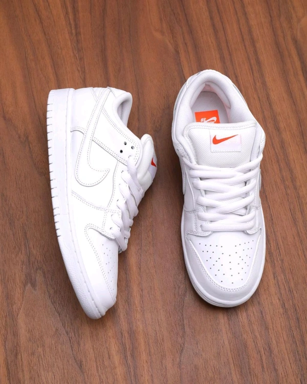 NIKE SB DUNK TRIPPLE WHITE