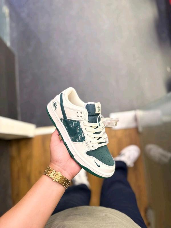 NIKE SB DUNK STUSSY WHITE DARK GREEN - 41, 8