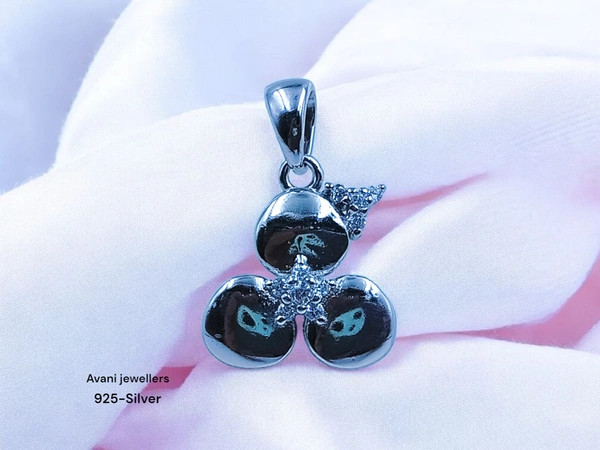 Silver Ladies Fancy Pendant - 1.32