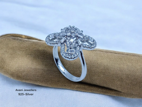 Silver Ladies Fancy Ring - 4.92, 18