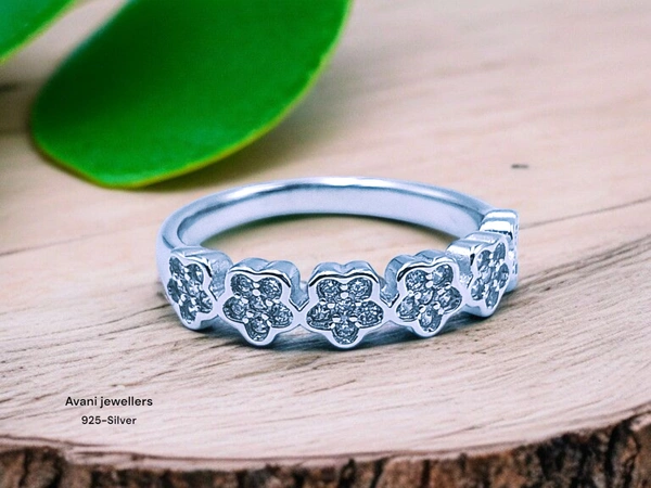 Silver Ladies Fancy Ring - 18, 2.83