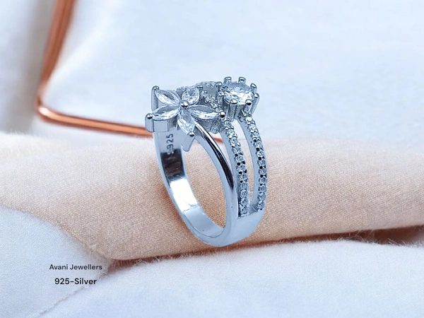 Silver Ladies Fancy Ring - 4.39, 17