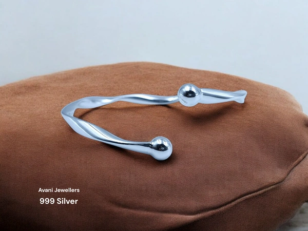 Silver Ladies Plain Kade - 15.06, Free Size