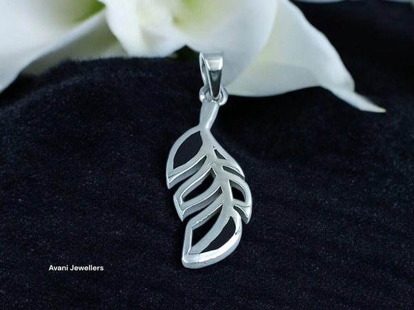 Silver Ladies Fancy Pendant - 1.46