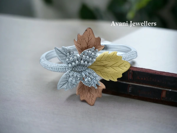 Silver Ladies Fancy Kade - 25.19, Free Size