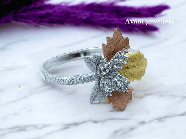Silver Ladies Fancy Kade - 25.19, Free Size
