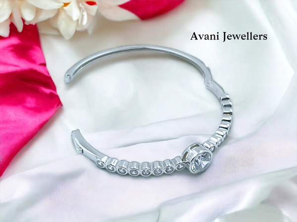 Silver Ladies Fancy Kade - 11.47, Free Size