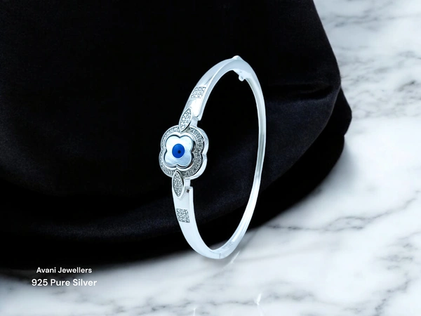 Silver Ladies Fancy Kade - 13.15, Free Size
