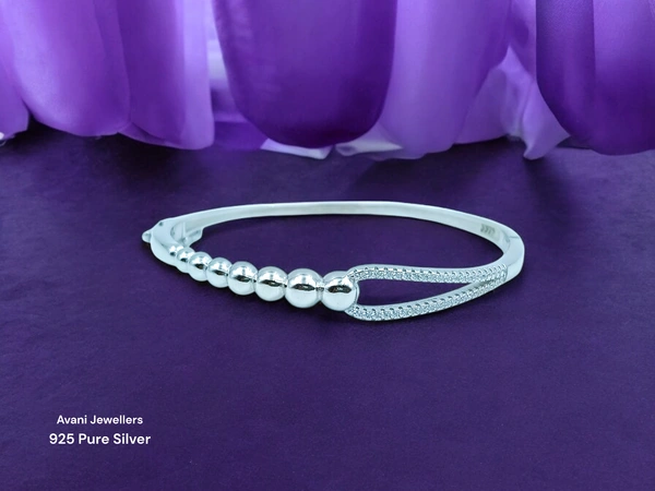 Silver Ladies Fancy Kade - 10.34, Free Size