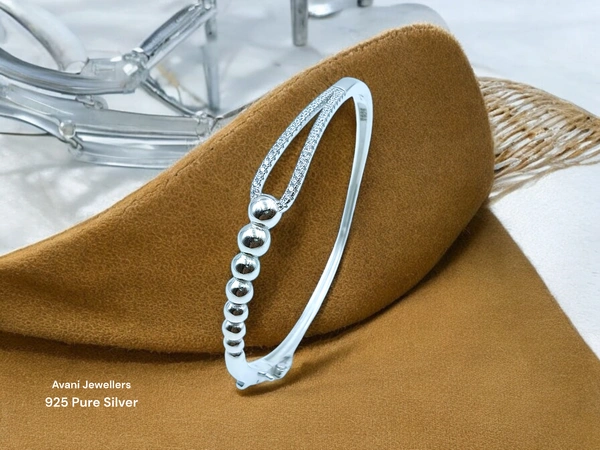 Silver Ladies Fancy Kade - 10.34, Free Size
