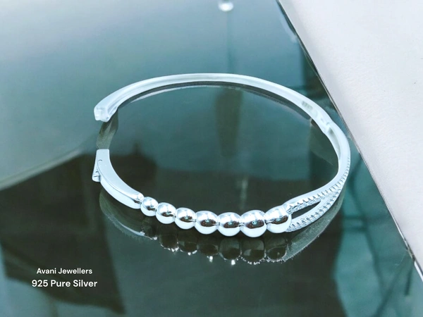 Silver Ladies Fancy Kade - 10.34, Free Size