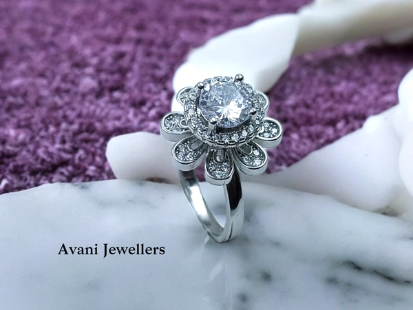 Silver Ladies Cocktail Ring - 5.57, 18