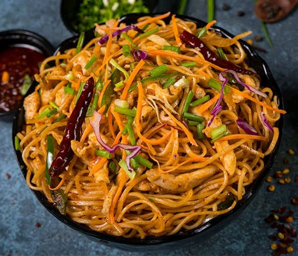 Schezwan Chicken Noodles 