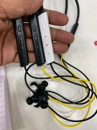 Realme R3 💯% Og Magnetic 🧲 on Off+ Same Original Packing+ Magnetic 🧲 Ear