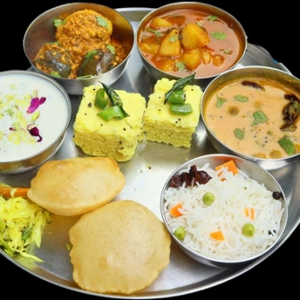 Special Thali-(Paneer, Dal, Subji, Rice, 2 Laccha Parantha, Salad, Raita, Pickle & Sweet)