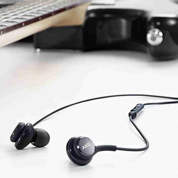AKG Wired In Ear Earphones with mic Black