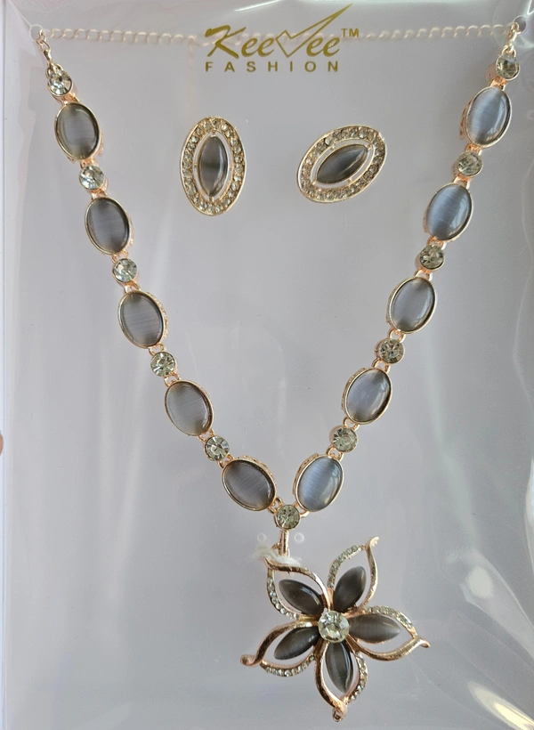 Gold Plated Gleaming Green Crystal Necklace Set For Girls And Women