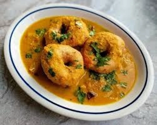 SAMBAR VADA(2) (SWAPNA TIFFINS)