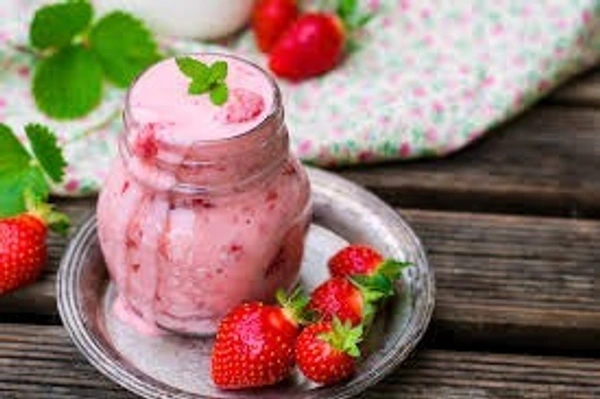 STRABERRY LASSI