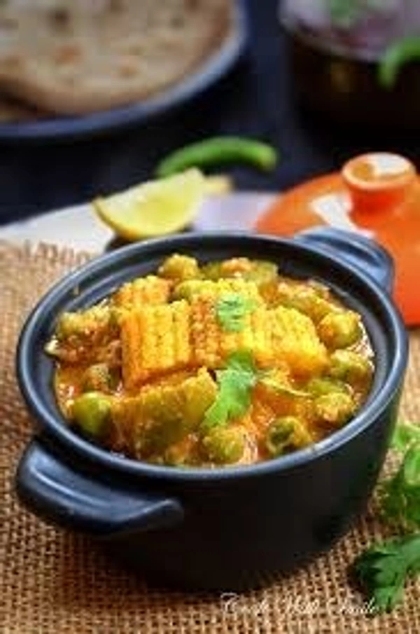 BABY CORN KAJUNUT CURRY   (HAPPY REST)
