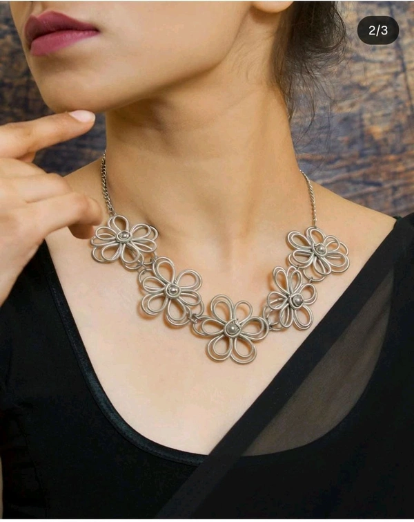 Stylish Silver Floral Choker Set 