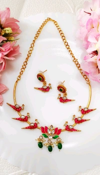 Gorgeous Bird With Lotus Choker Set 