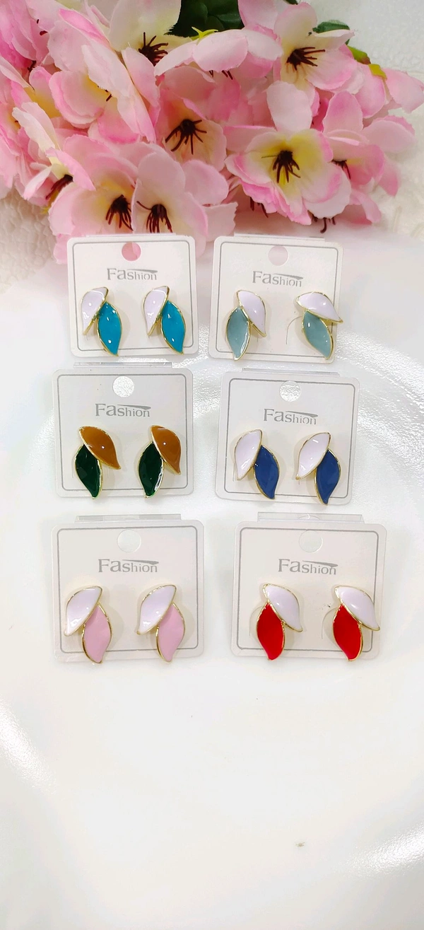 Stylish Leaf Studs - Black