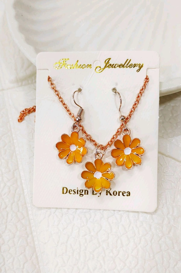 Pretty Floral Pendant Set - Yellow